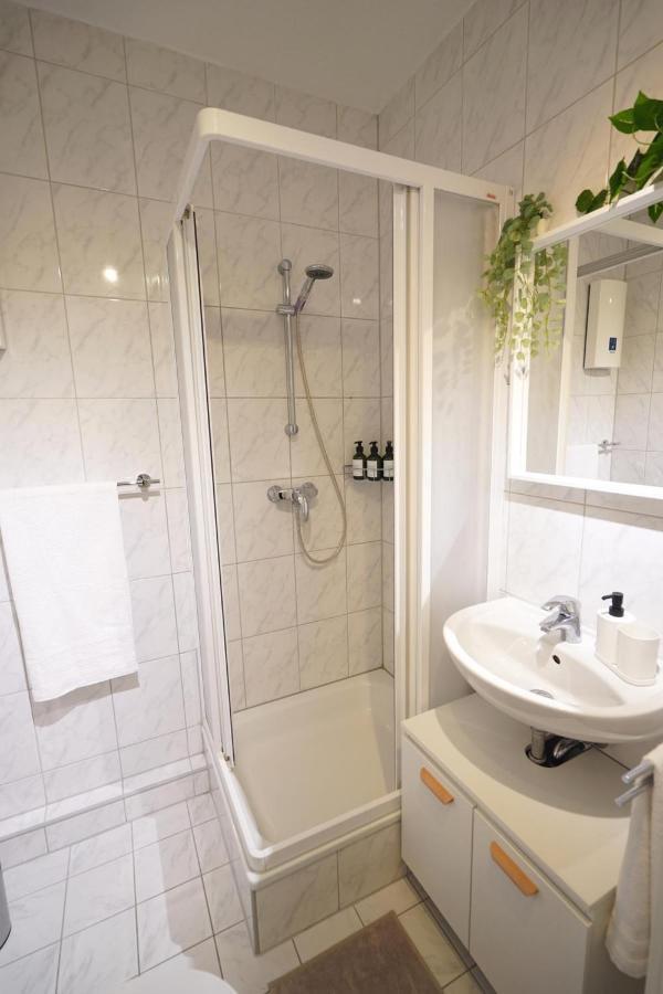 Dein Flughafen Messe Apartment Nahe Duesseldorf 2 Дуйсбург Екстер'єр фото